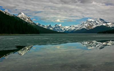 Medicine Lake Sightseeing